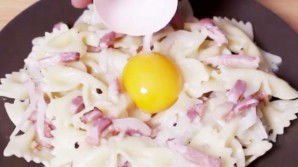 Il video della carbonara bollita che ha fatto infuriare il web italico