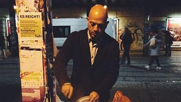 Germania, rifugiato siriano dà da mangiare a senzatetto tedeschi: "Voglio sdebitarmi"
