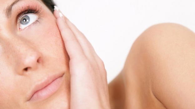 Usate i cotton fioc per pulire le orecchie? Ecco quali sono le conseguenze