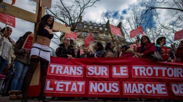 Prostituzione, la Francia punirà i clienti