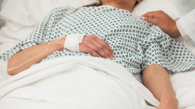 L’anestetista non voleva essere disturbata: madre finisce in coma dopo il parto