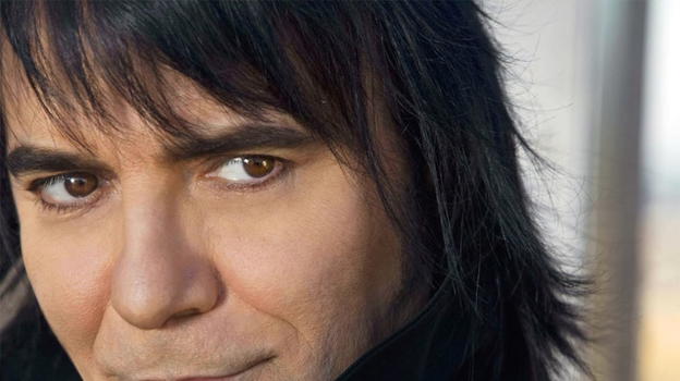 Renato Zero dichiara di essere un miracolato: "Ho rischiato di morire".