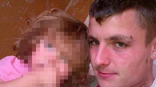 Soccorritori trovano bambina di 5 anni accanto al corpo del padre: "Sta dormendo"