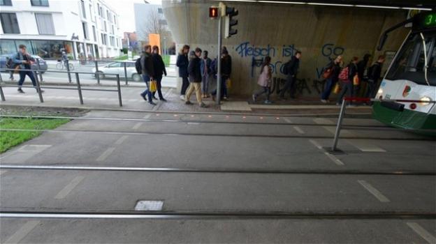 In Germania arrivano i semafori per i pedoni distratti da smartphone