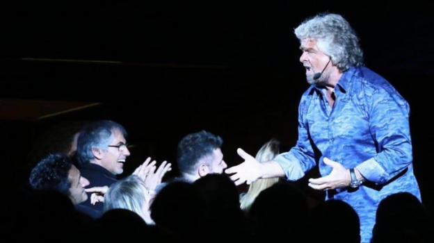 Frasi shock di Beppe Grillo contro la Stampa: "Casaleggio ucciso dai giornalisti"
