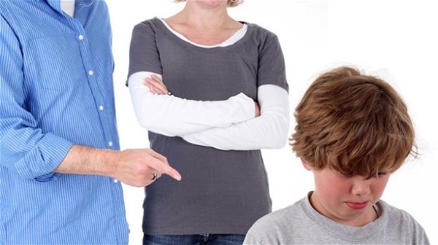 Uno studio USA: "Le sculacciate non servono, rendono i bambini aggressivi"