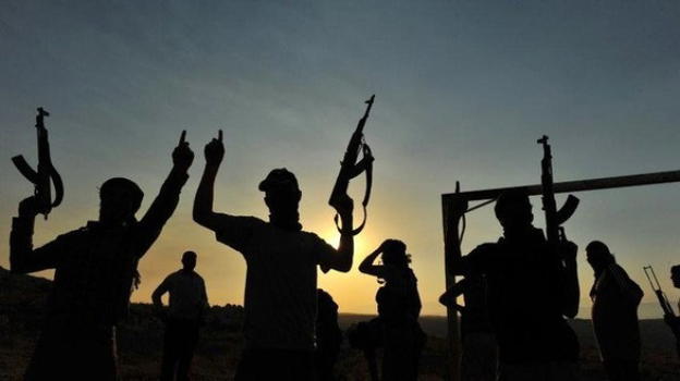 Terrorismo, arrestati sei probabili affiliati all’Isis. C’è anche una coppia con figli
