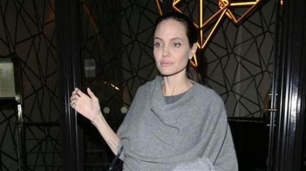 Angelina Jolie anoressica? Le foto dicono di sì: "Pesa solo 35 chili"