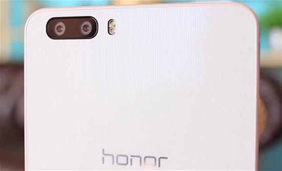 Trapela la scheda tecnica del nuovo Honor V8 con doppia postcamera
