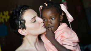 Arisa canta "Voce", il suo talento al servizio dei bambini di Haiti
