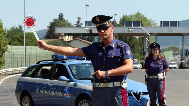 Roma, tenta di rapire due bambini. Ecco come hanno reagito i passanti