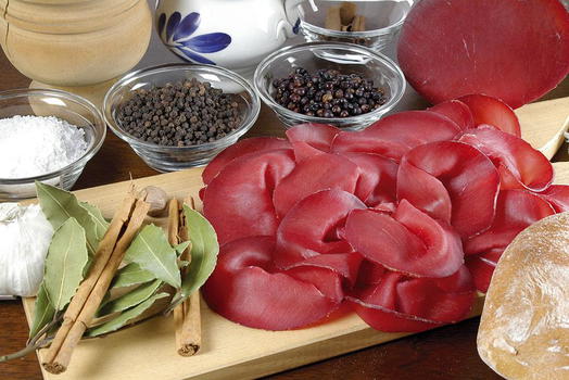 Bresaola Igp della Valtellina? Fatta con carne di zebù dal Brasile