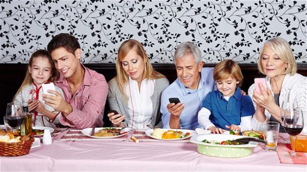 Smartphone: per alcuni è più importante di amici, partner e genitori!
