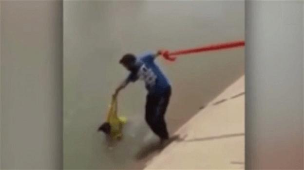 Un uomo sikh salva un cane che stava annegando grazie al suo turbante