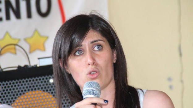 Torino, vince la "secchiona" del Movimento 5 Stelle: Chiara Appendino il nuovo che avanza