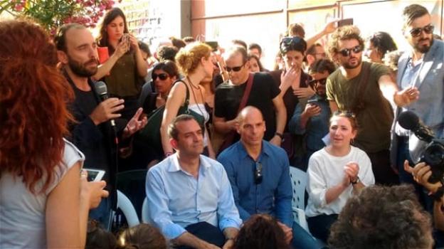 Varoufakis applaude Napoli: "Città ribelle, con loro possiamo sfidare l’Europa"