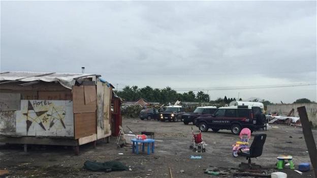 Gugliano, sgomberato campo rom abusivo: oltre 200 bambini all’interno