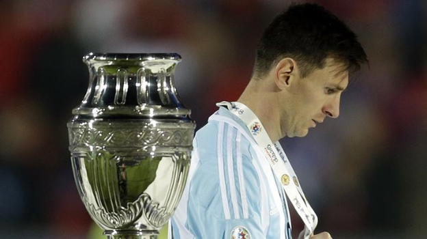 Le lacrime di Messi: Argentina battuta in finale, Cile campione. E la Pulga vuole lasciare
