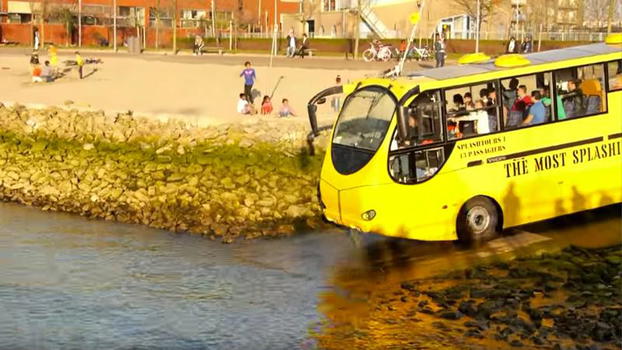 Sembra un semplice autobus. Non immaginerai mai cosa riesce a fare!
