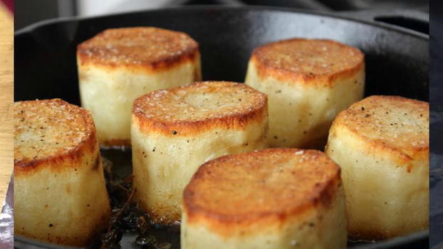Ecco come cucinare le patate in modo veloce ma letteralmente irresistibile. Da provare!