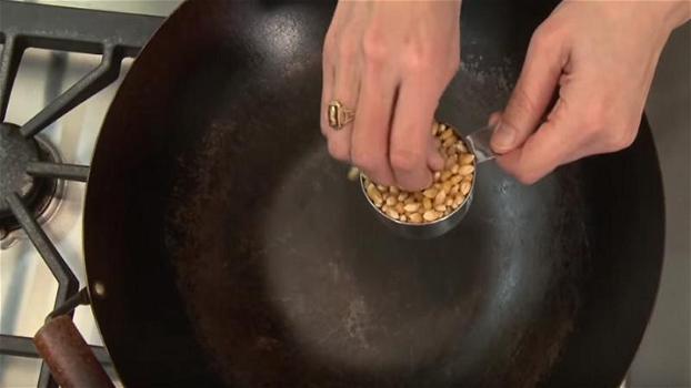 Ecco come preparare i popcorn senza microonde. Geniale!