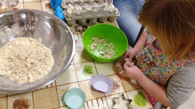 Sabbia magica fai da te per bambini: low cost, sicura e divertente