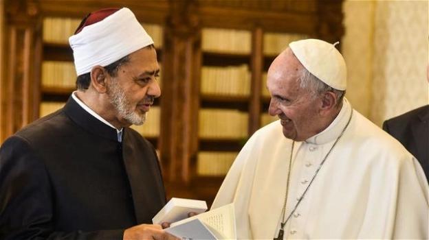 Papa Francesco avverte: "L’Islam non è violento, i terroristi non sono musulmani"