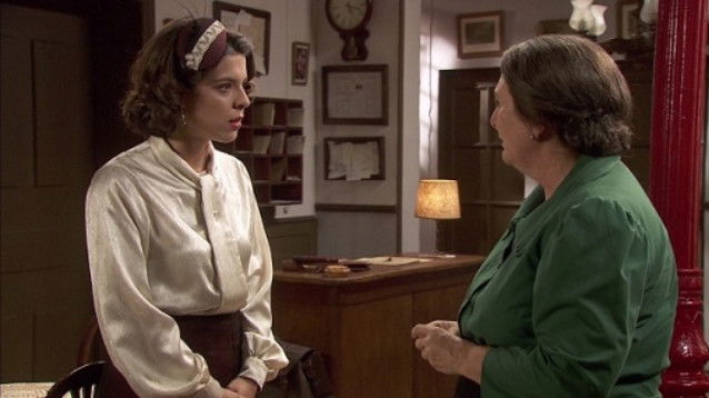 Anticipazioni Il segreto puntata del 27 agosto 2016. Il medaglione