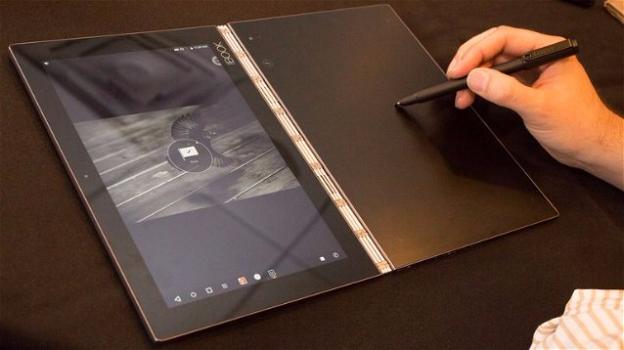 Lenovo Yoga Book, un tablet-netbook con tastiera piatta per appunti