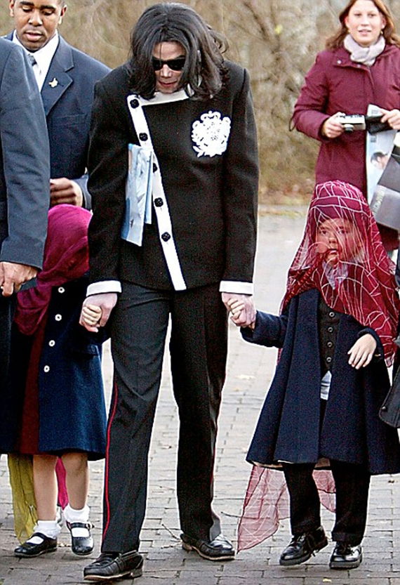 Il figlio di Michael Jackson è tale e quale al padre. Eccolo oggi Page 2 of 4 Il figlio di Michael Jackson è tale e quale al padre. Eccolo oggi Page 2 of 4