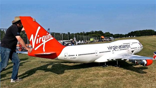 Ecco il modellino d’aereo più grande del mondo. Davvero sorprendente!