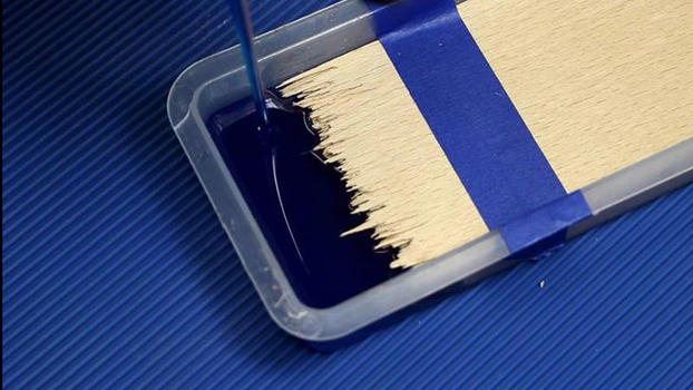 Divide un pezzo di legno a metà. Ecco cosa crea