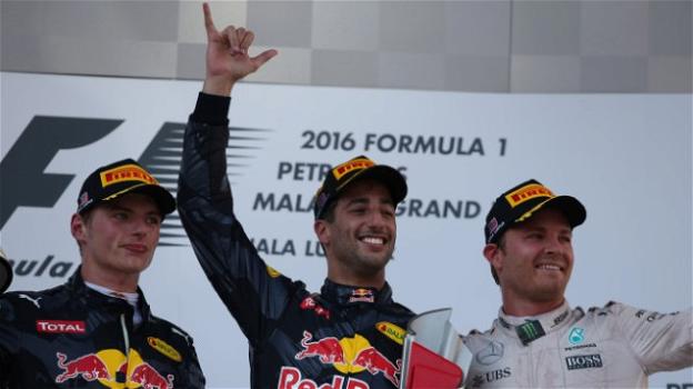 Gp Malesia: Hamilton in fiamme, vince Ricciardo