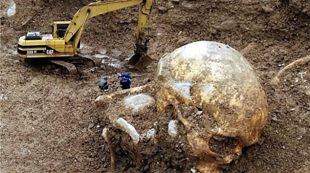 Chock ad Ostia: scoperto lo scheletro di un gigante. Ma è una bufala