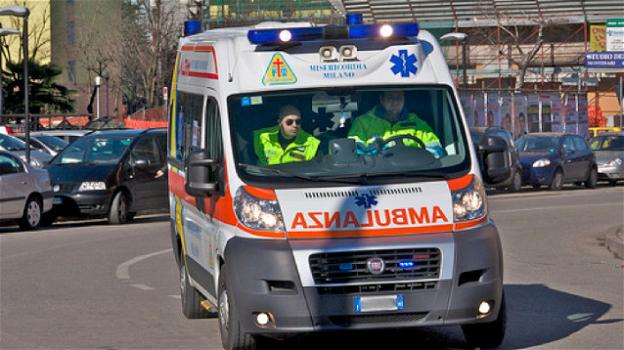 Milano: 82enne paralizzata sui binari salvata da poliziotti