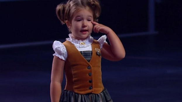 Ha quattro anni ma parla già 7 lingue perfettamente. Un vero prodigio!