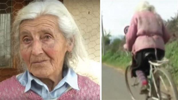Ha 90 anni ma percorre ogni giorno 30 km in bici per vendere i suoi prodotti