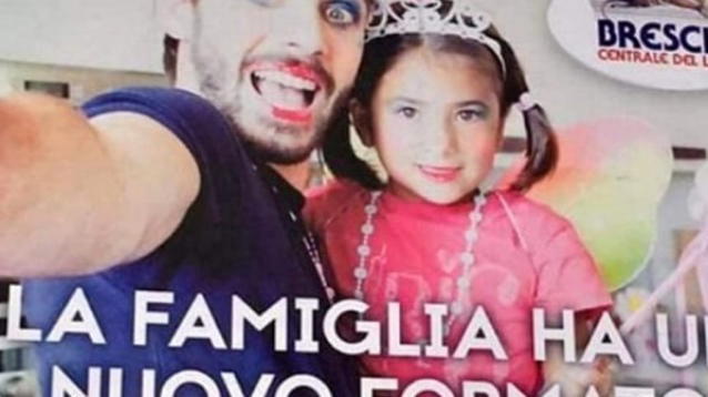 Pubblicità del latte, è polemica: "Il padre sembra transessuale"