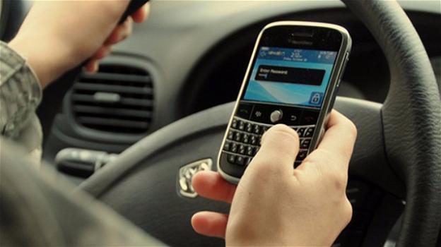 Smartphone che "capiscono" se stai guidando, per ridurre gli incidenti