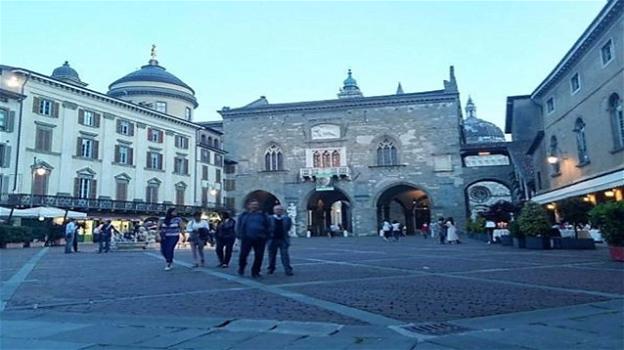 Bergamo, turista irlandese invia assegno di 8 euro per il parcheggio