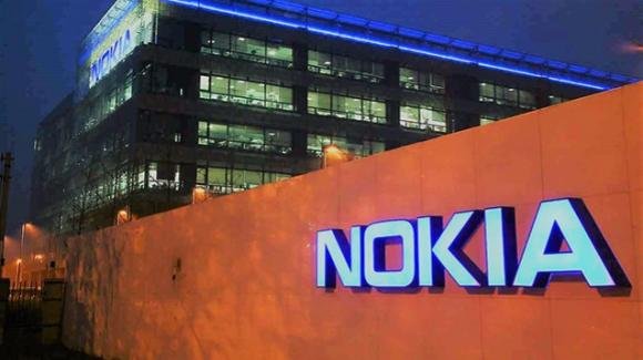Nokia è tornata! Col suo primo feature phone, e tante novità Android