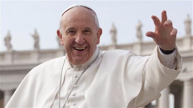 Papa Francesco oggi compie 80 anni. È già un evento social