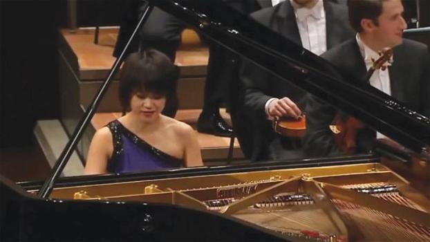 Pianista stravolge una celebre melodia di Mozart. La sua esibizione fa impazzire il pubblico in sala