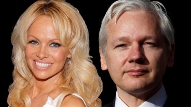 C’è del tenero tra Pamela Anderson e Julian Assange?