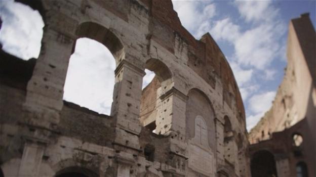 Turista denunciata: il suo nome inciso sul Colosseo