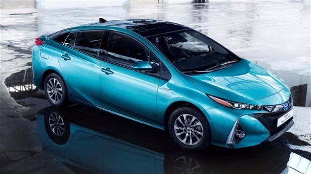 Toyota Prius Plug-in, l’ibrida ricaricabile ora ha i pannelli solari