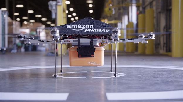 Amazon brevetta la consegna delle merci paracadutate dai droni
