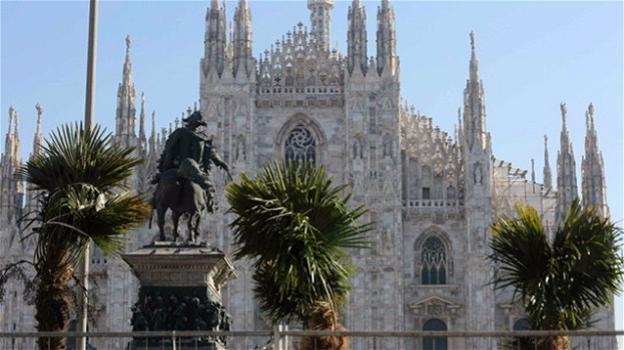 Milano: in piazza del Duomo arrivano le palme e i banani di Starbucks