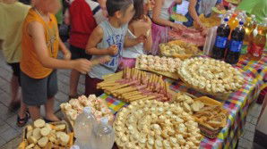 Ecco alcuni consigli per risparmiare su una festa a buffet per bambini
