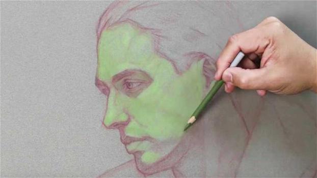 Disegna un ritratto con una matita verde. Il risultato finale è una vera opera d’arte!